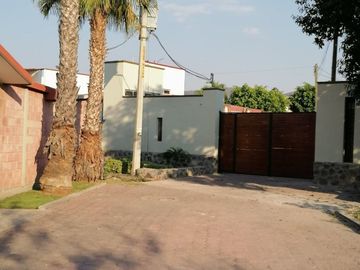 CASA DE 200 METROS, CON ALBERCA, FOVISSSTE, INFONAVIT. SÓLO 33 CASAS