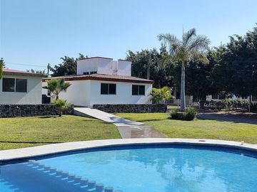 CASA DE 200 METROS, CON ALBERCA, FOVISSSTE, INFONAVIT. SÓLO 33 CASAS