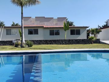 CASA DE 200 METROS, CON ALBERCA, FOVISSSTE, INFONAVIT. SÓLO 33 CASAS
