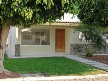 CASA DE 200 METROS, CON ALBERCA, FOVISSSTE, INFONAVIT. SÓLO 33 CASAS
