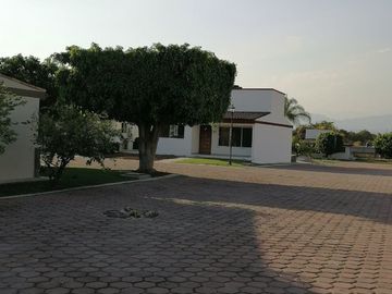 CASA DE 200 METROS, CON ALBERCA, FOVISSSTE, INFONAVIT. SÓLO 33 CASAS