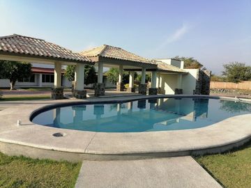 CASA DE 200 METROS, CON ALBERCA, FOVISSSTE, INFONAVIT. SÓLO 33 CASAS