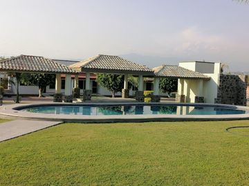 CASA DE 200 METROS, CON ALBERCA, FOVISSSTE, INFONAVIT. SÓLO 33 CASAS