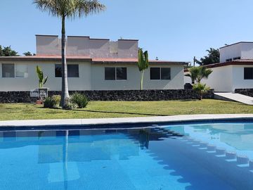 CASA DE 200 METROS, CON ALBERCA, FOVISSSTE, INFONAVIT. SÓLO 33 CASAS
