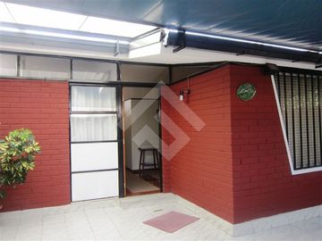 Casa en venta en La Florida; Recién bajada de precio año 1....