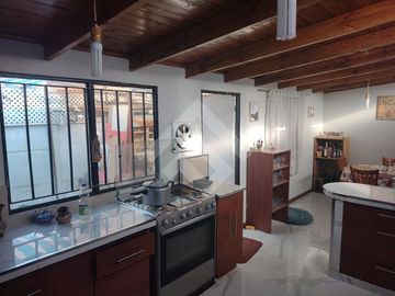 Casa en venta en La Florida; Recién bajada de precio año 1....