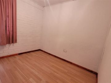 Casa en Venta en Casa Cerro 18 Norte, Lo Barnechea - 4 dormitorios, 1 baño, gran terraza con vista a la comuna