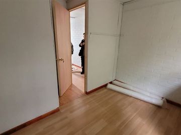 Casa en Venta en Casa Cerro 18 Norte, Lo Barnechea - 4 dormitorios, 1 baño, gran terraza con vista a la comuna