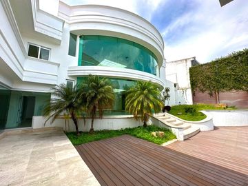 Casa en con Alberca y Cine en Venta Colinas de San Javier, Guadalajara, Jalisco.