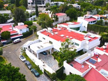 Casa en con Alberca y Cine en Venta Colinas de San Javier, Guadalajara, Jalisco.