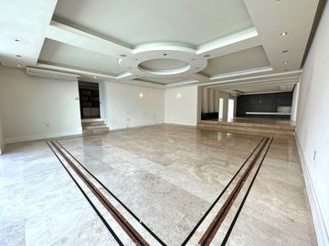 Casa en con Alberca y Cine en Venta Colinas de San Javier, Guadalajara, Jalisco.