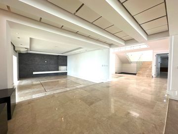 Casa en con Alberca y Cine en Venta Colinas de San Javier, Guadalajara, Jalisco.