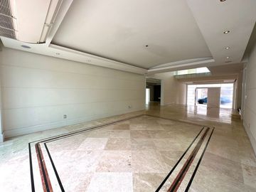 Casa en con Alberca y Cine en Venta Colinas de San Javier, Guadalajara, Jalisco.