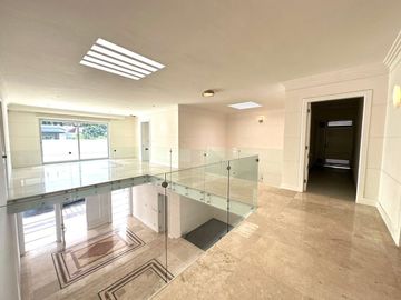 Casa en con Alberca y Cine en Venta Colinas de San Javier, Guadalajara, Jalisco.