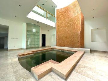 Casa en con Alberca y Cine en Venta Colinas de San Javier, Guadalajara, Jalisco.