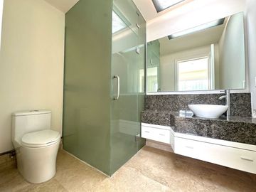 Casa en con Alberca y Cine en Venta Colinas de San Javier, Guadalajara, Jalisco.