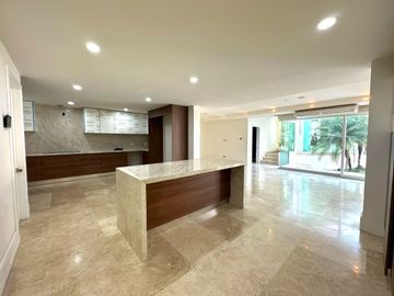 Casa en con Alberca y Cine en Venta Colinas de San Javier, Guadalajara, Jalisco.