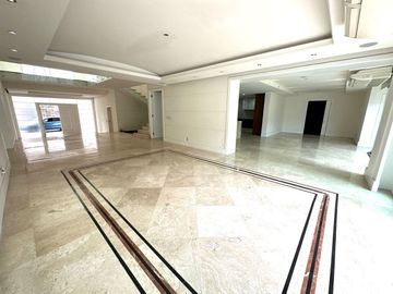 Casa en con Alberca y Cine en Venta Colinas de San Javier, Guadalajara, Jalisco.