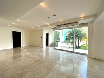 Casa en con Alberca y Cine en Venta Colinas de San Javier, Guadalajara, Jalisco.