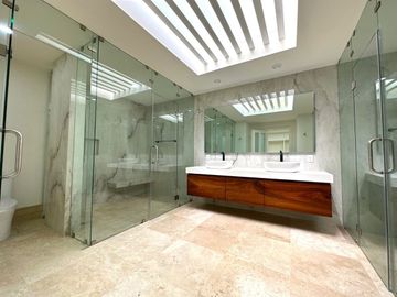 Casa en con Alberca y Cine en Venta Colinas de San Javier, Guadalajara, Jalisco.