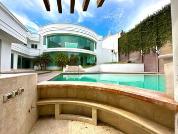 Casa en con Alberca y Cine en Venta Colinas de San Javier, Guadalajara, Jalisco.