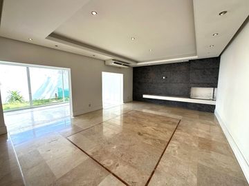 Casa en con Alberca y Cine en Venta Colinas de San Javier, Guadalajara, Jalisco.