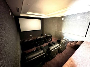 Casa en con Alberca y Cine en Venta Colinas de San Javier, Guadalajara, Jalisco.