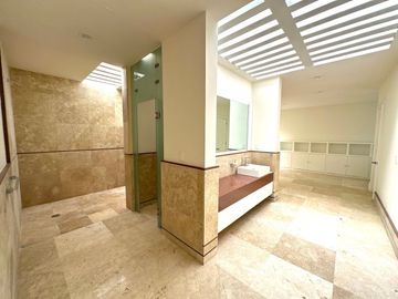 Casa en con Alberca y Cine en Venta Colinas de San Javier, Guadalajara, Jalisco.