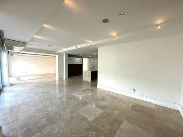 Casa en con Alberca y Cine en Venta Colinas de San Javier, Guadalajara, Jalisco.