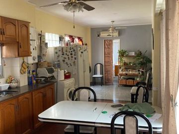 Casa PH en venta en Villa Dominico