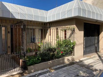 Casa PH en venta en Villa Dominico