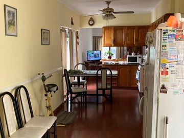 Casa PH en venta en Villa Dominico
