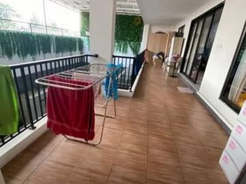 Rumah 2 Kavling Jadi 1 di Cluster Aralia Harapan Indah Bekasi