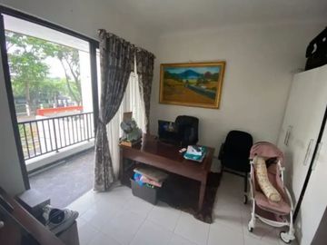 Rumah 2 Kavling Jadi 1 di Cluster Aralia Harapan Indah Bekasi