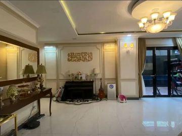 Rumah 2 Kavling Jadi 1 di Cluster Aralia Harapan Indah Bekasi