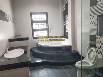 Dijual Villa Hook siap huni Komplek Juanda 1