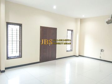 Dijual Villa Hook siap huni Komplek Juanda 1