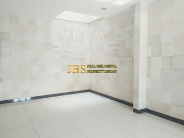 Dijual Villa Hook siap huni Komplek Juanda 1