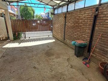 Casa en venta de 4 dorm. en Linares Carlos Camus