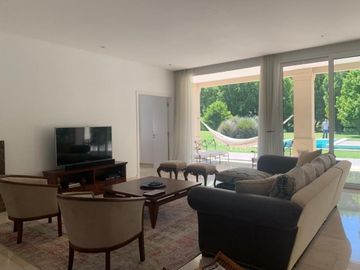 Casa en venta en Barrio Privado Rumenco