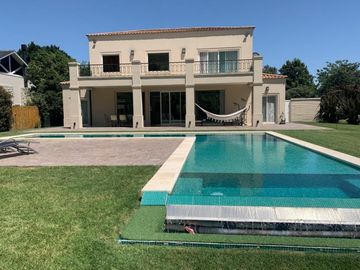 Casa en venta en Barrio Privado Rumenco