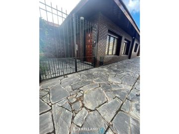 VENTA EXCELENTE CHALET CON PATIO Y PARRILLA EN FLORENCIO SANCHEZ