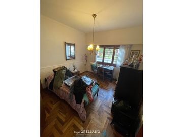 VENTA EXCELENTE CHALET CON PATIO Y PARRILLA EN FLORENCIO SANCHEZ