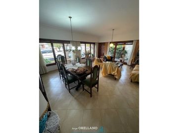 VENTA EXCELENTE CHALET CON PATIO Y PARRILLA EN FLORENCIO SANCHEZ
