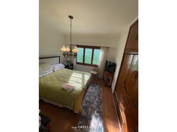 VENTA EXCELENTE CHALET CON PATIO Y PARRILLA EN FLORENCIO SANCHEZ