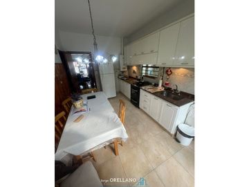 VENTA EXCELENTE CHALET CON PATIO Y PARRILLA EN FLORENCIO SANCHEZ