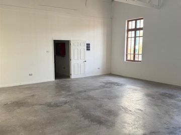 NUEVA-DISPONIBLE! OFICINA-BODEGA EN EDIF. CARMEN CON MATTA