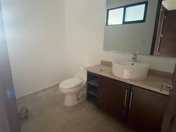 HERMOSA CASA EN VENTA PARQUE AGUASCALIENTES, LOMAS DE ANGELOPOLIS