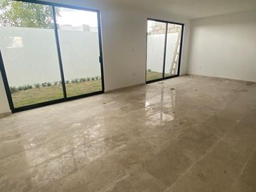 HERMOSA CASA EN VENTA PARQUE AGUASCALIENTES, LOMAS DE ANGELOPOLIS