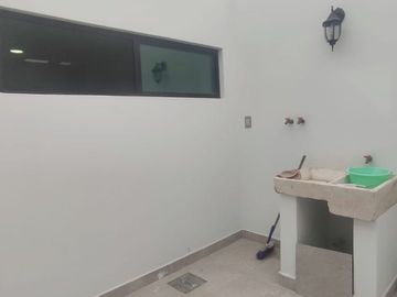 Departamento en venta con local comercial